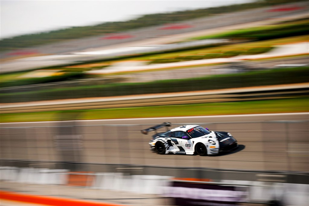 Bastian Buus på dobbeltpodie i Valencia. 
(Foto: SRO Motorsports Group)